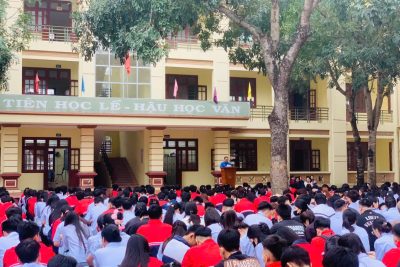 Hưởng ứng tháng thanh niên năm 2026, được sự nhất trí của Ban giám đốc Trung tâm. Sáng ngày 25/3 BCH đoàn Trung tâm GDNN-GDTX tổ chức Lễ kỉ niệm 95 năm ngày thành lập đoàn TNCS Hồ Chí Minh (26/03/1931- 26/03/2026) và trao thưởng cho các tập thể, cá nhân đạt thành tích trong Hội thi văn nghệ, TDTT. Trên đây là một số hình ảnh của buổi lễ.